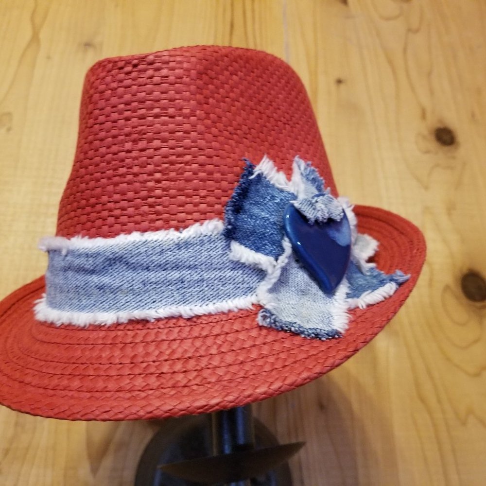 RED AND BLUE FEDORA